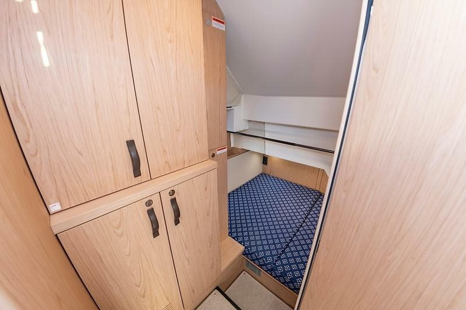 2022 Beneteau Swift Trawler — photo 46