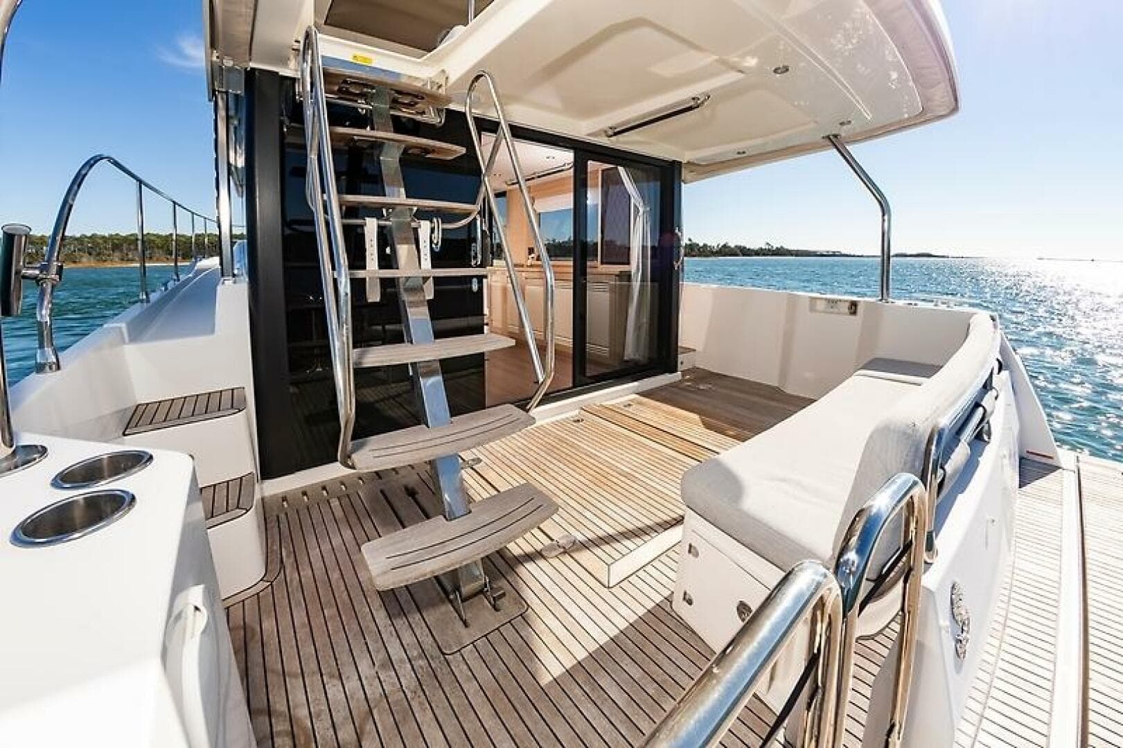 2022 Beneteau Swift Trawler — photo 11
