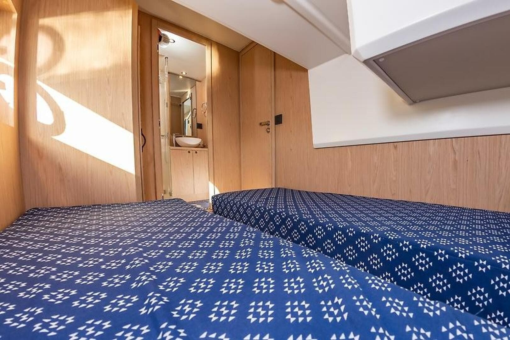 2022 Beneteau Swift Trawler — photo 43