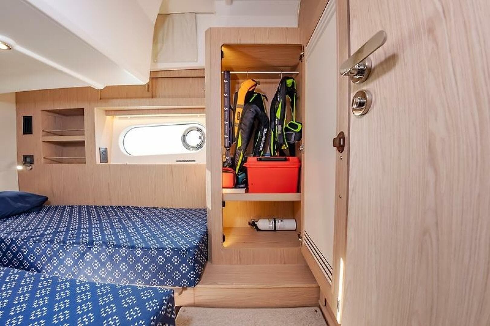 2022 Beneteau Swift Trawler — photo 42