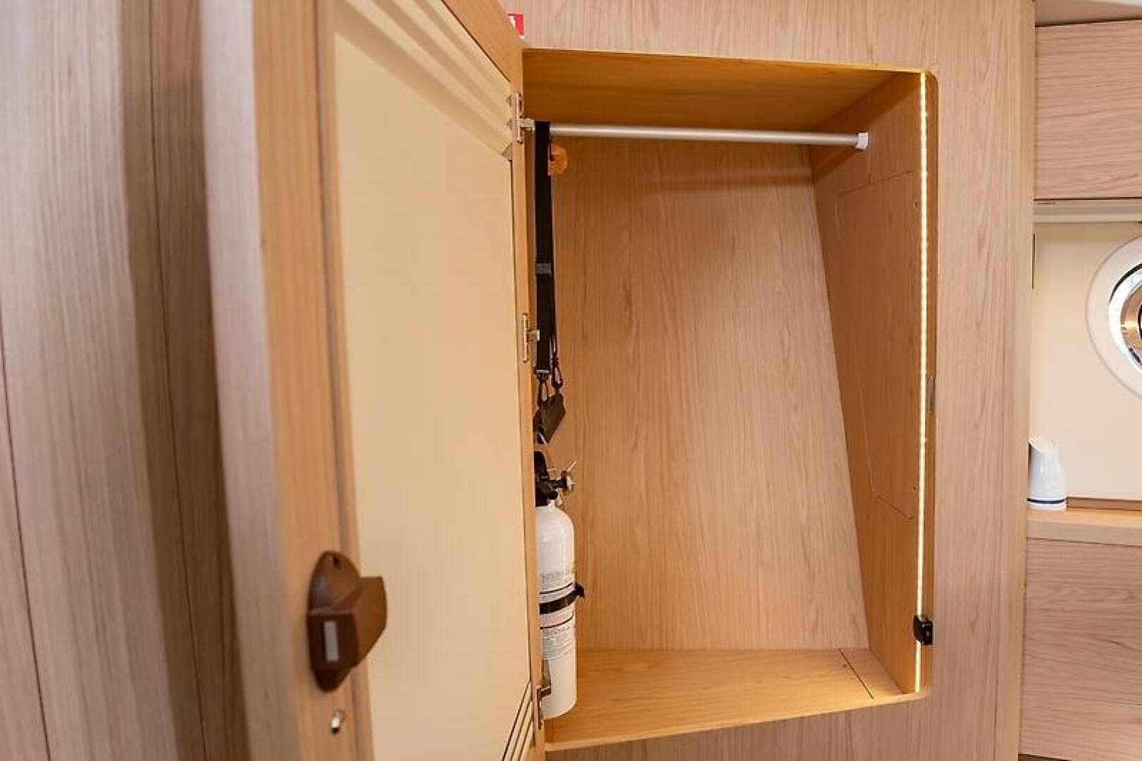 2022 Beneteau Swift Trawler — photo 35