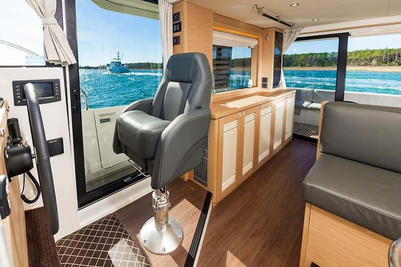 2022 Beneteau Swift Trawler — photo 32