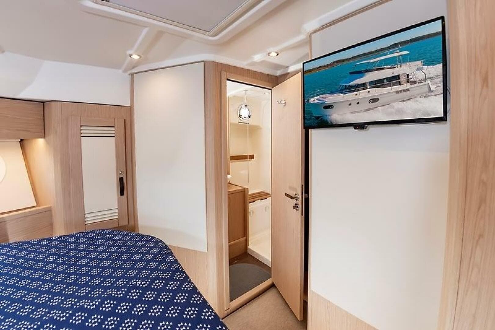 2022 Beneteau Swift Trawler — photo 37