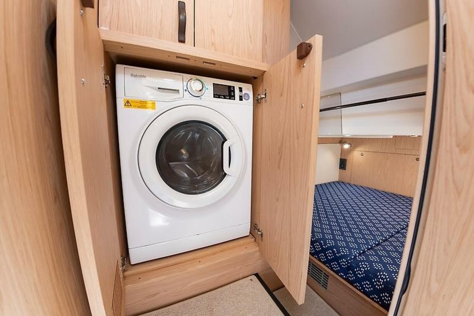 2022 Beneteau Swift Trawler — photo 49