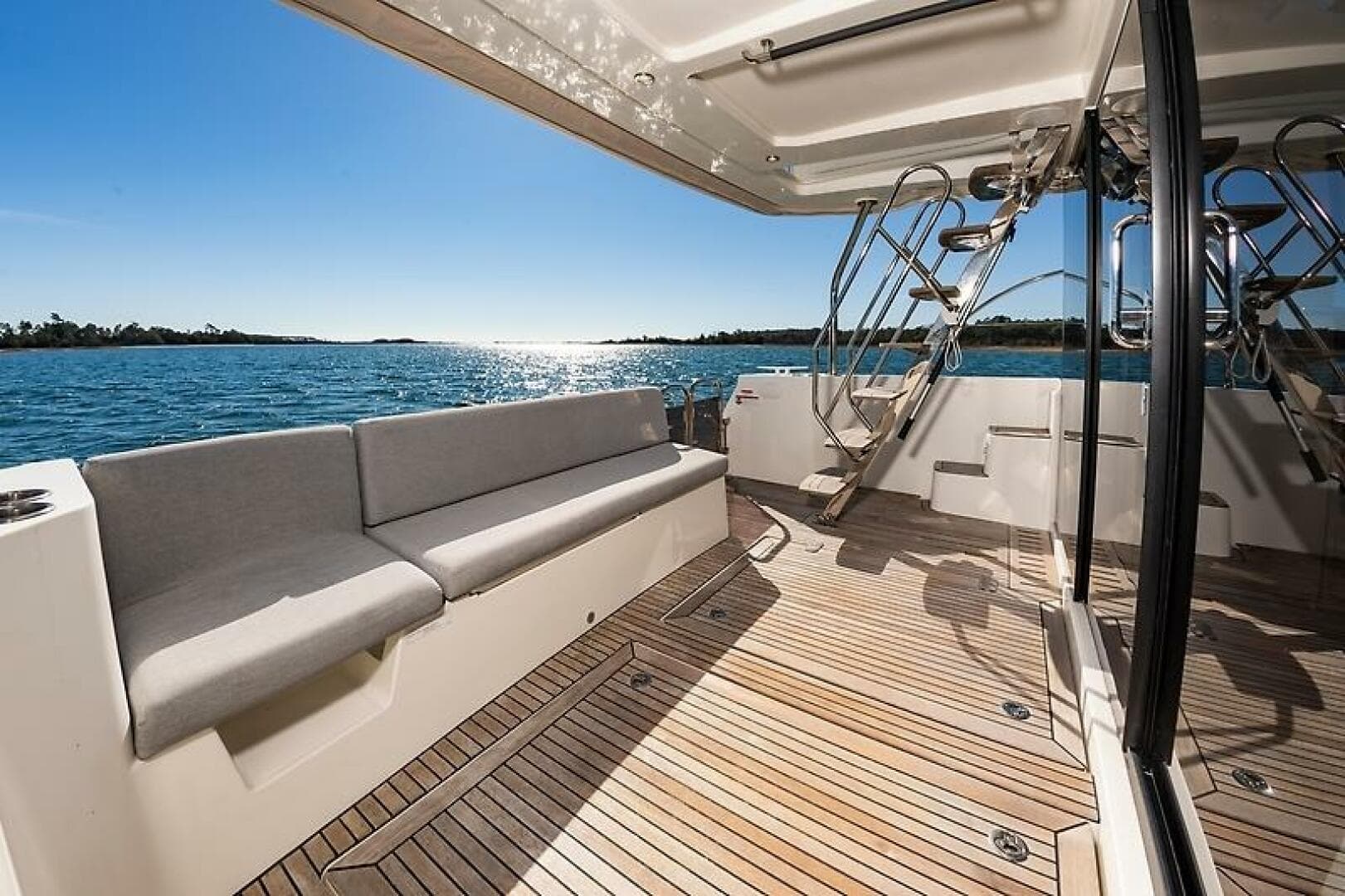 2022 Beneteau Swift Trawler — photo 10