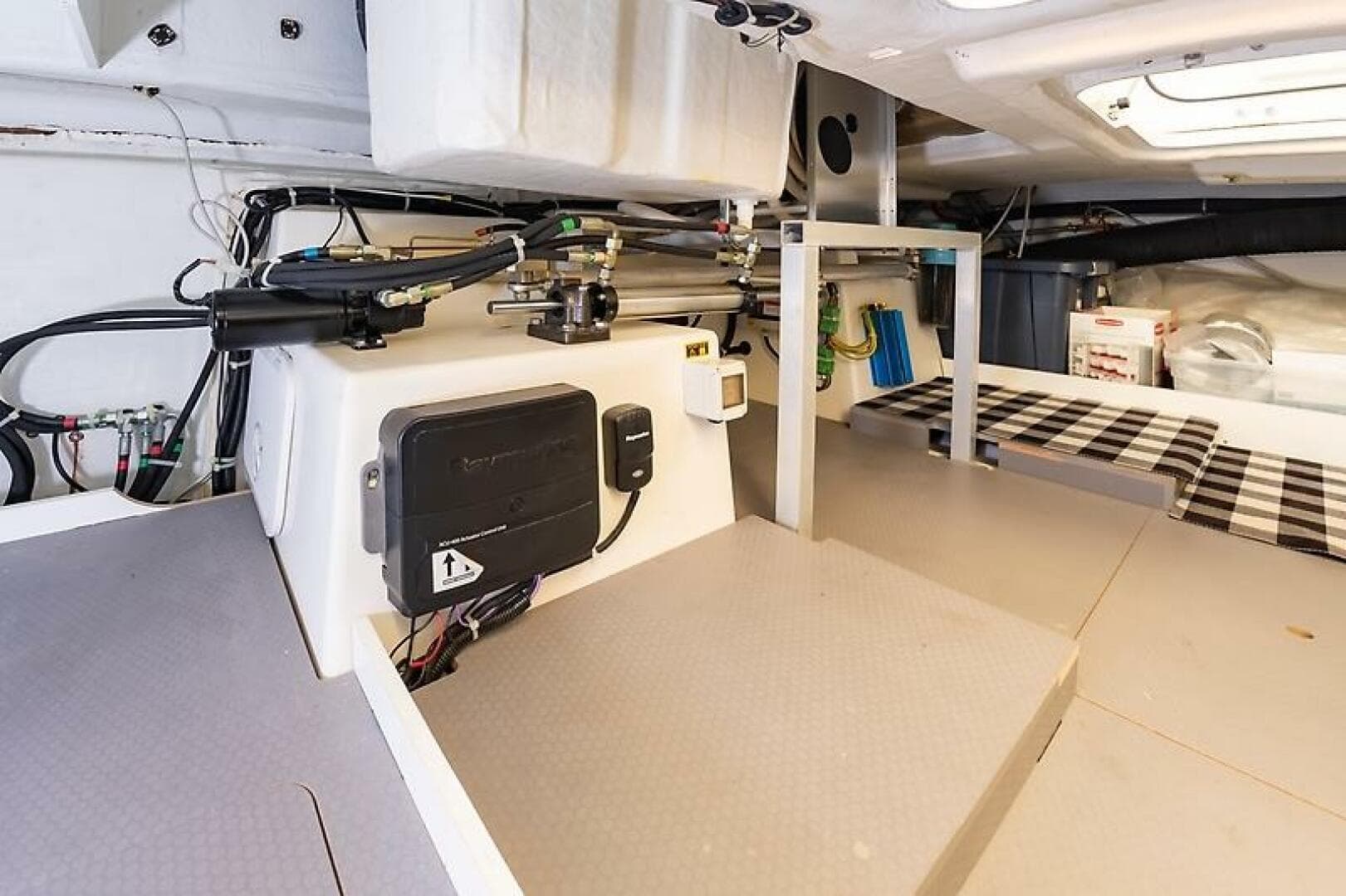 2022 Beneteau Swift Trawler — photo 63