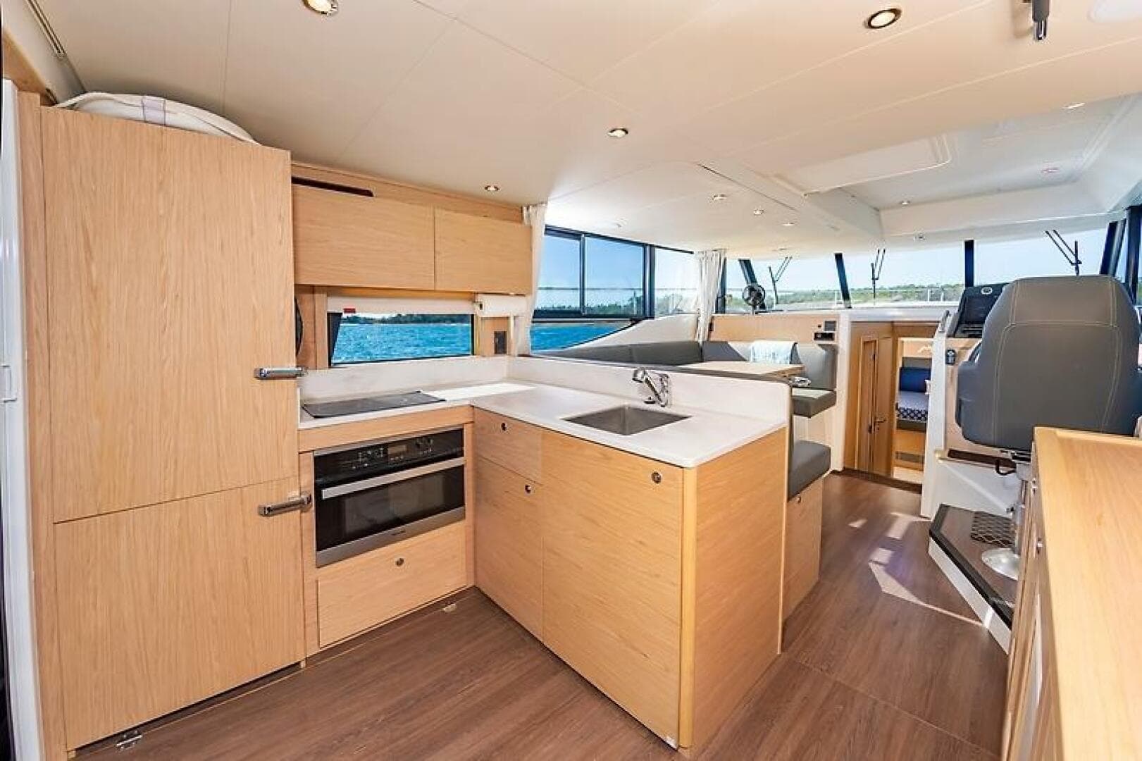2022 Beneteau Swift Trawler — photo 21