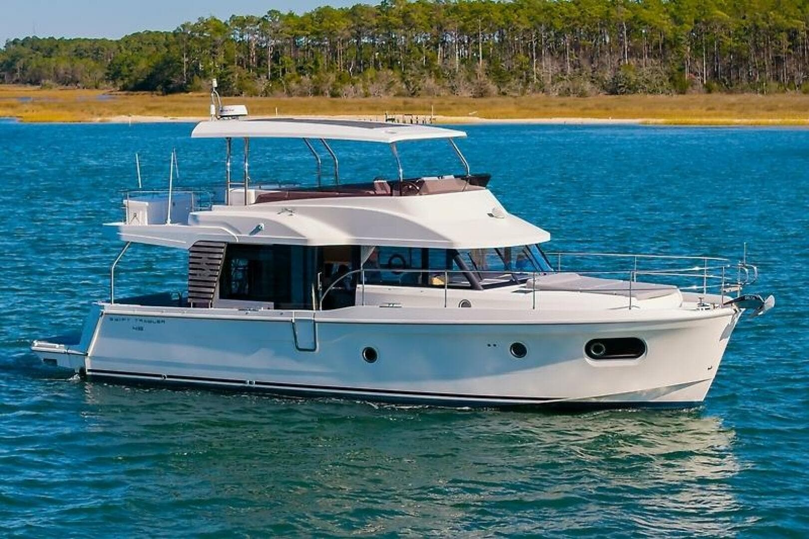 2022 Beneteau Swift Trawler — photo 6
