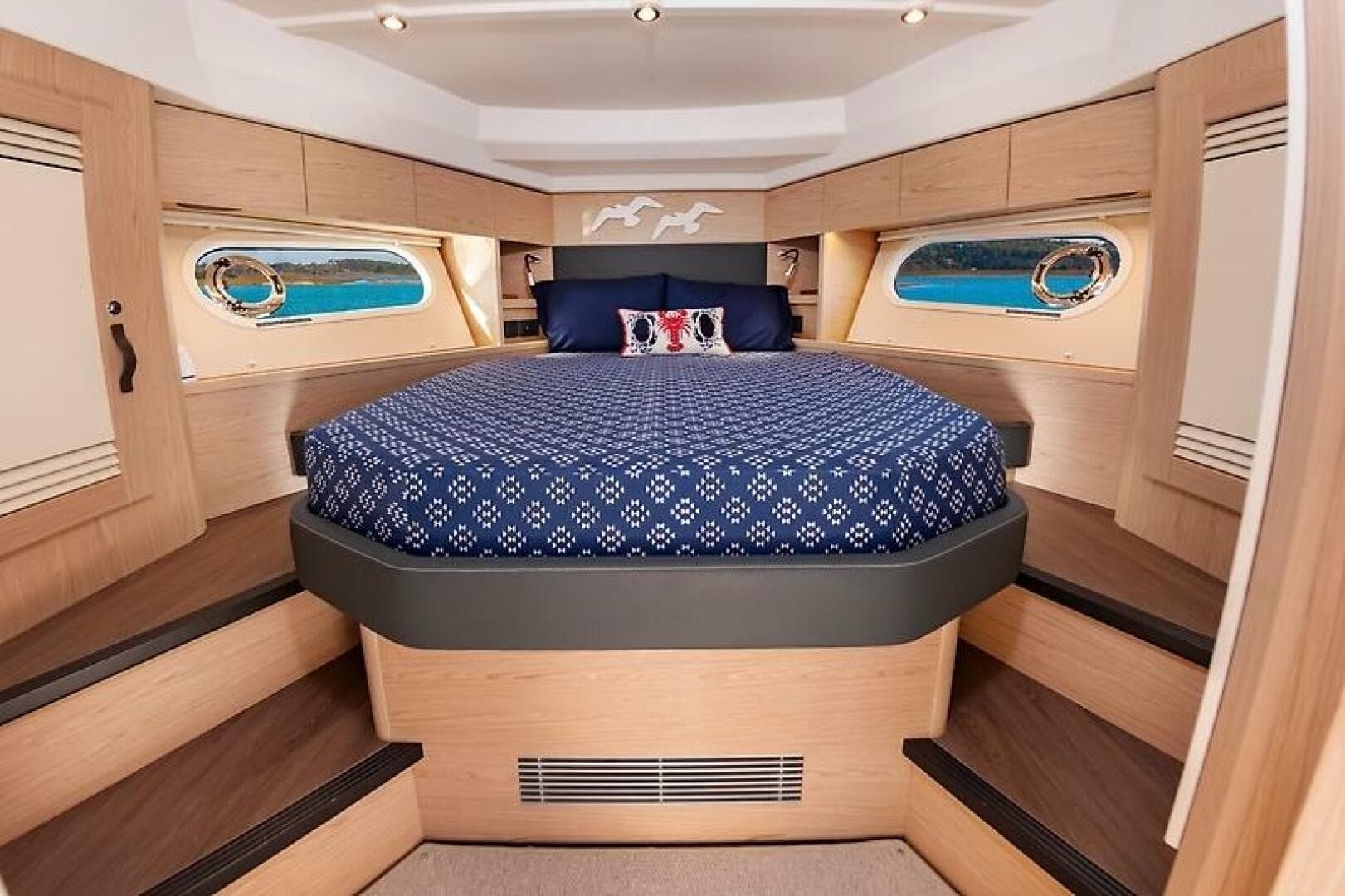 2022 Beneteau Swift Trawler — photo 33