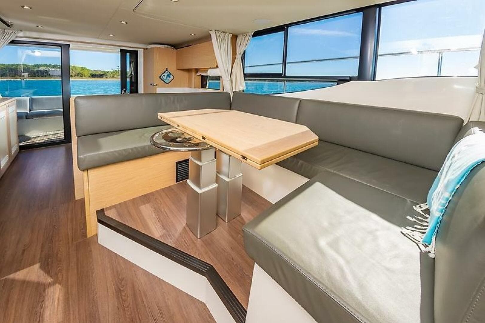 2022 Beneteau Swift Trawler — photo 29