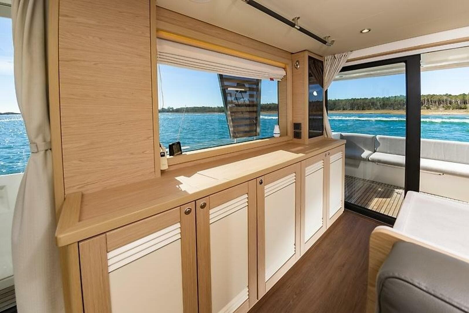 2022 Beneteau Swift Trawler — photo 27