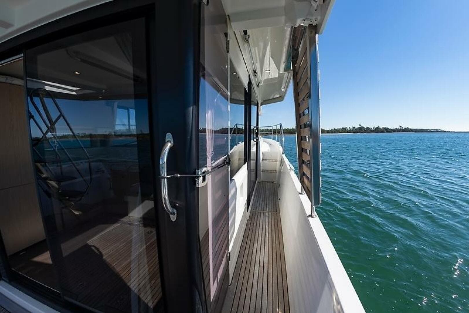 2022 Beneteau Swift Trawler — photo 17