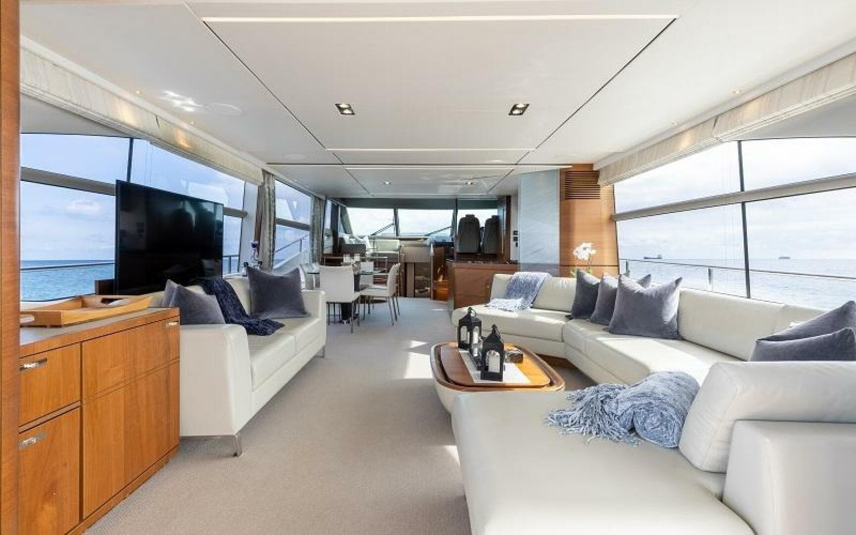 2017 Princess 75 — photo 3