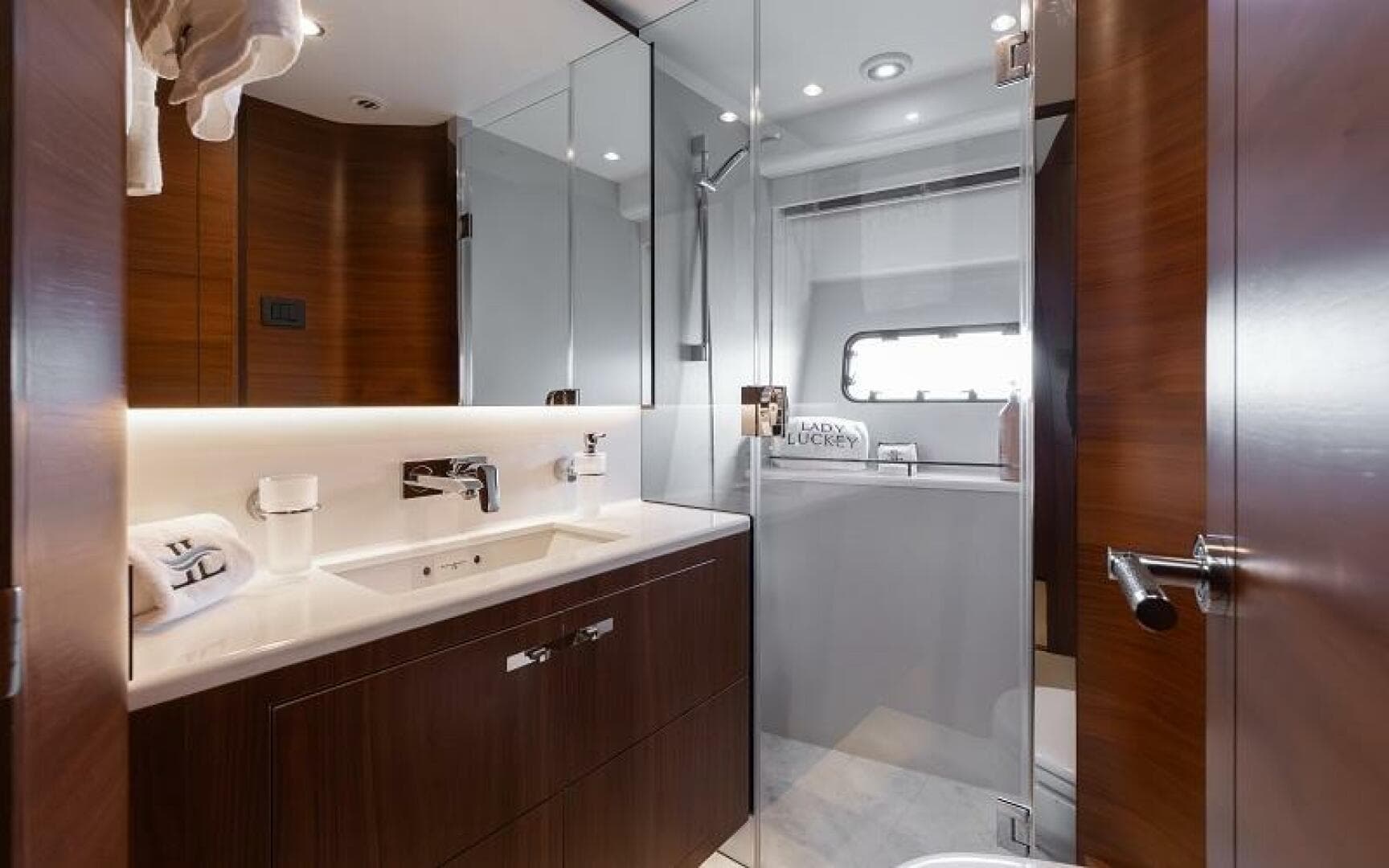 2017 Princess 75 — photo 17