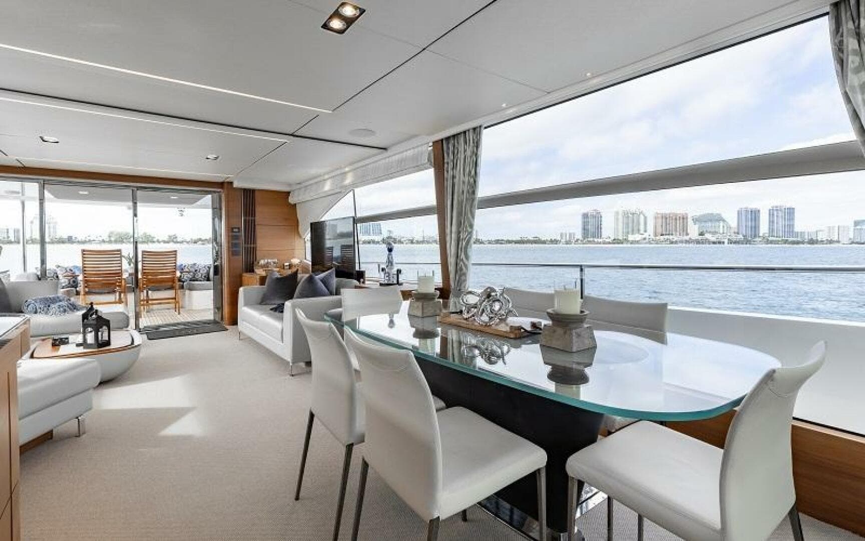 2017 Princess 75 — photo 5