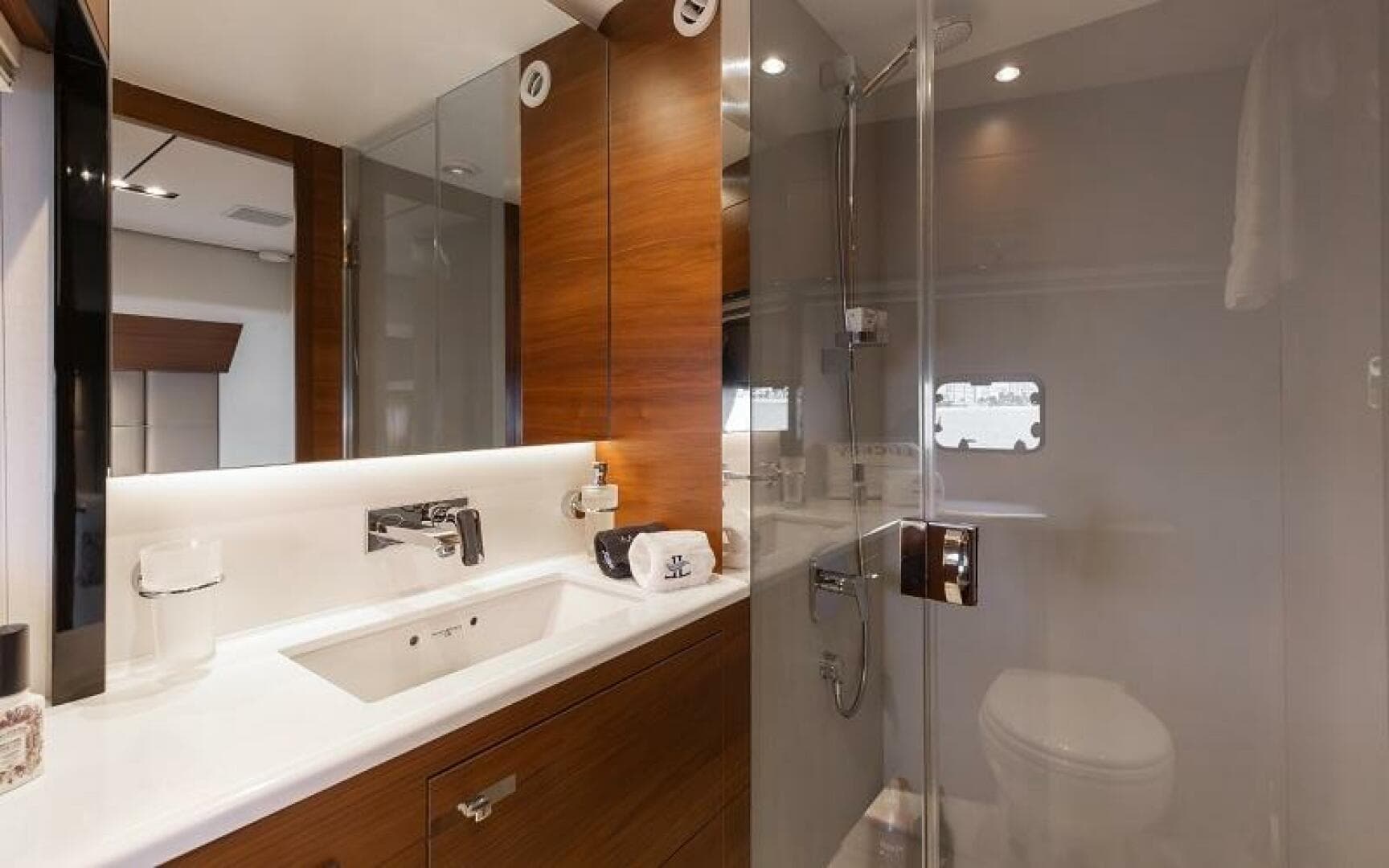 2017 Princess 75 — photo 20