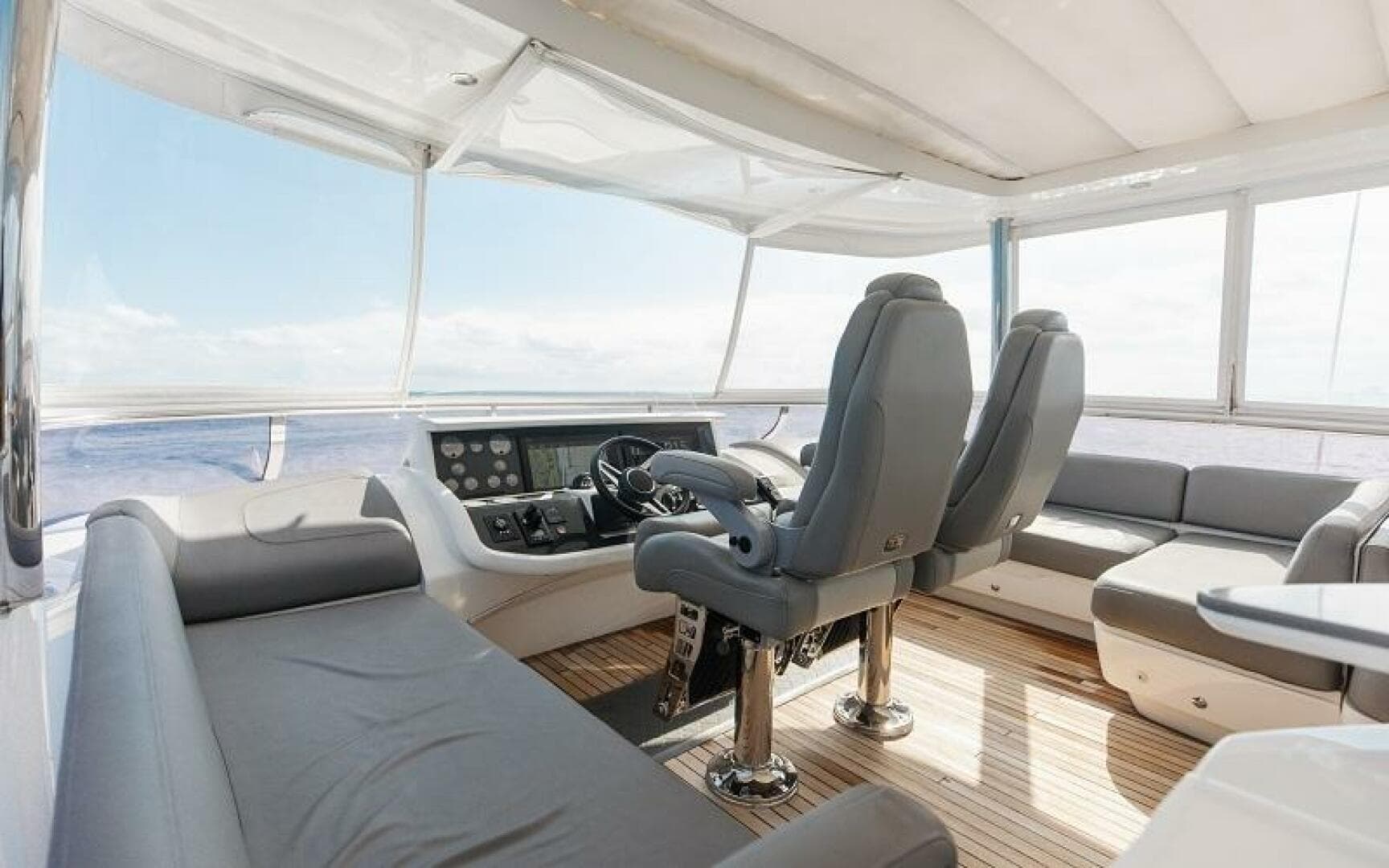 2017 Princess 75 — photo 23