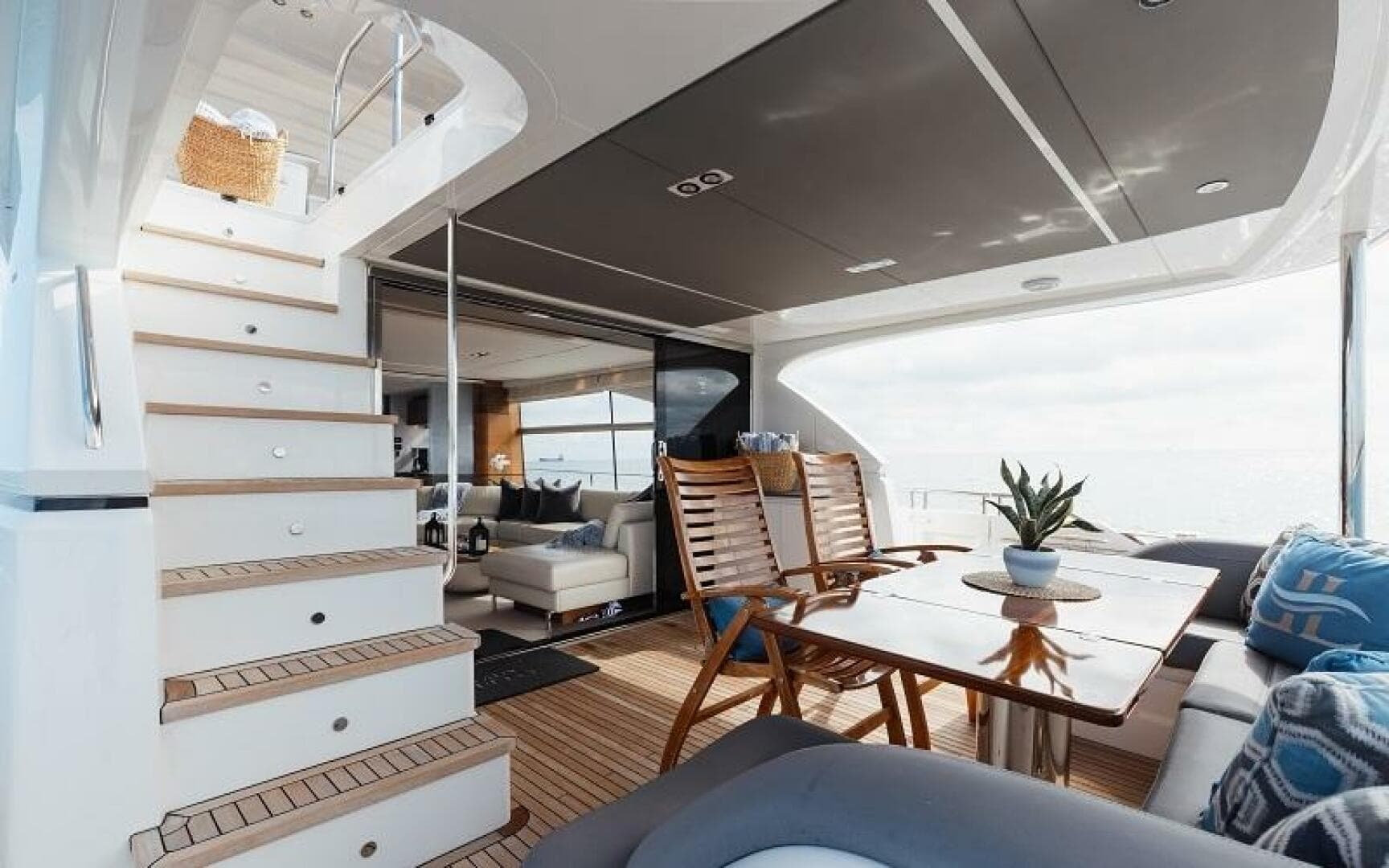 2017 Princess 75 — photo 2