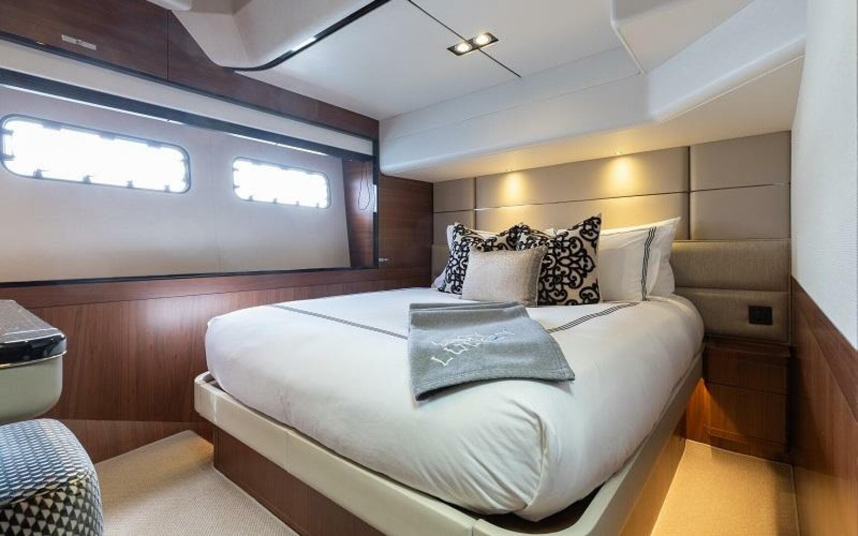 2017 Princess 75 — photo 15