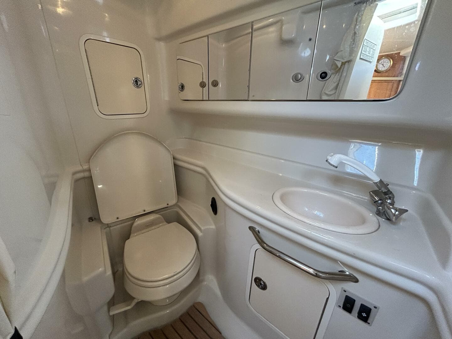 2006 Sea Ray 320 Sundancer — photo 15