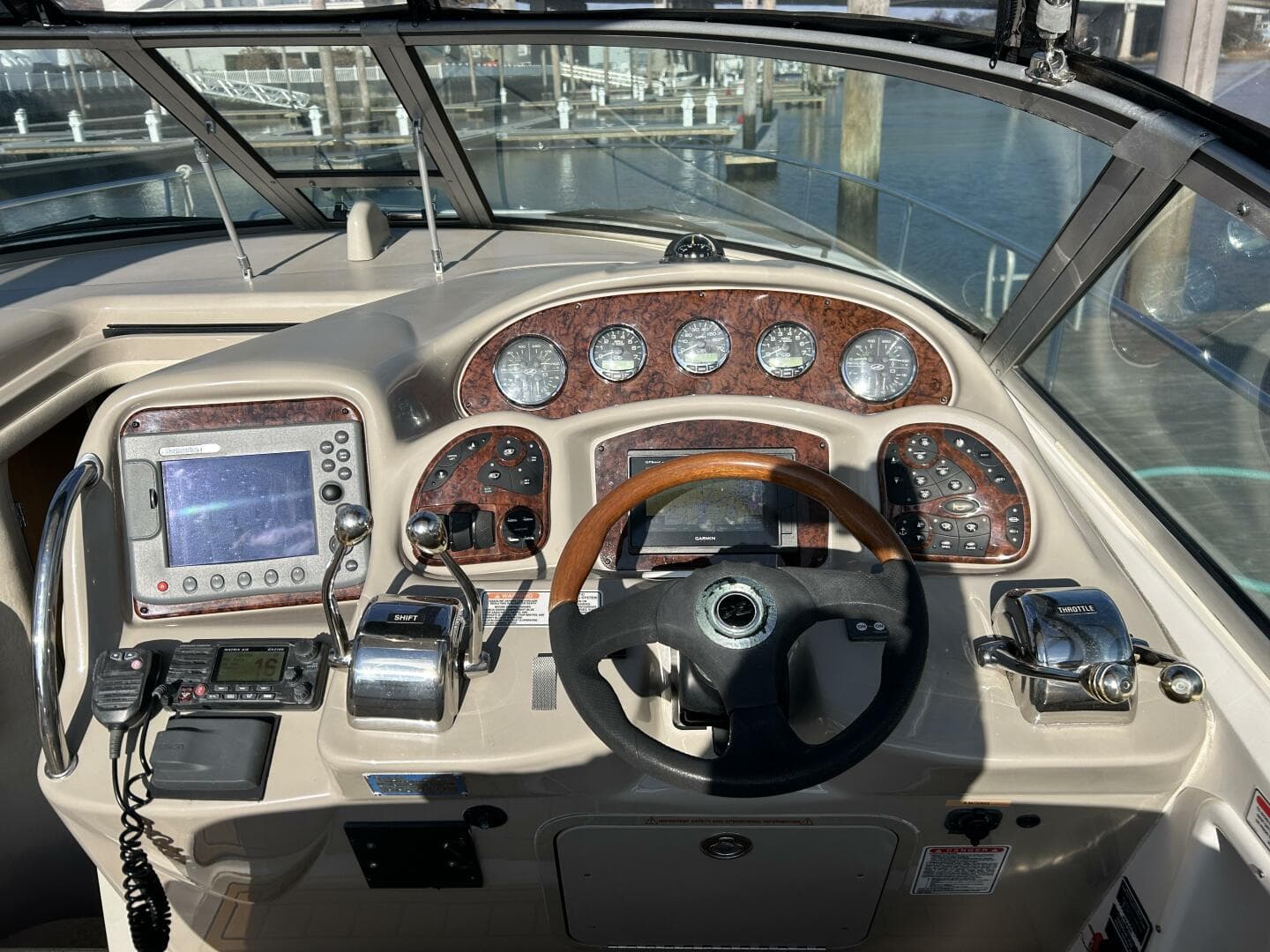 2006 Sea Ray 320 Sundancer — photo 8