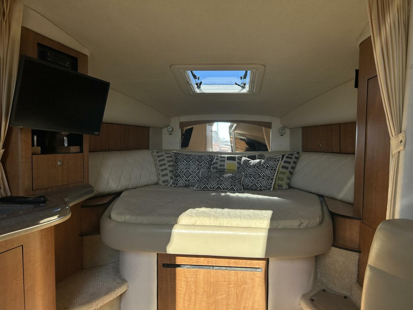 2006 Sea Ray 320 Sundancer — photo 11