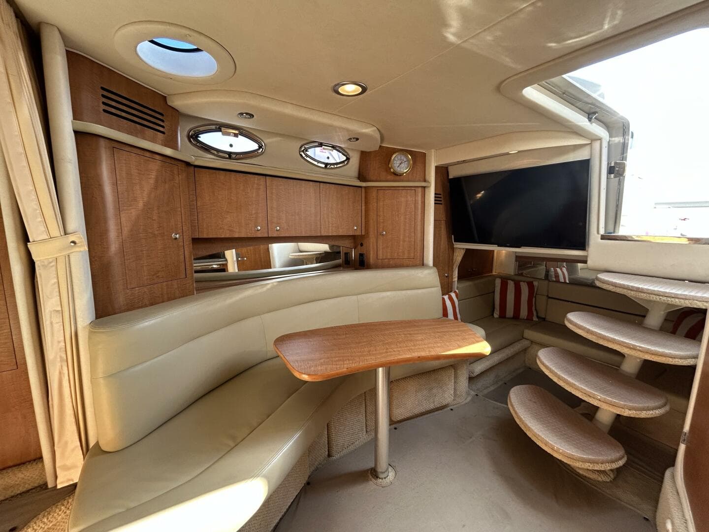 2006 Sea Ray 320 Sundancer — photo 12