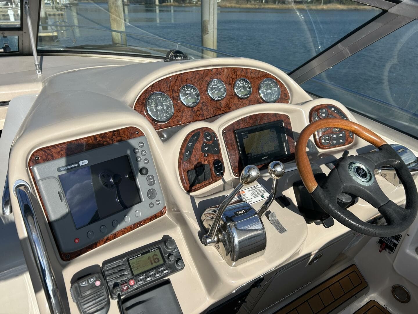 2006 Sea Ray 320 Sundancer — photo 7