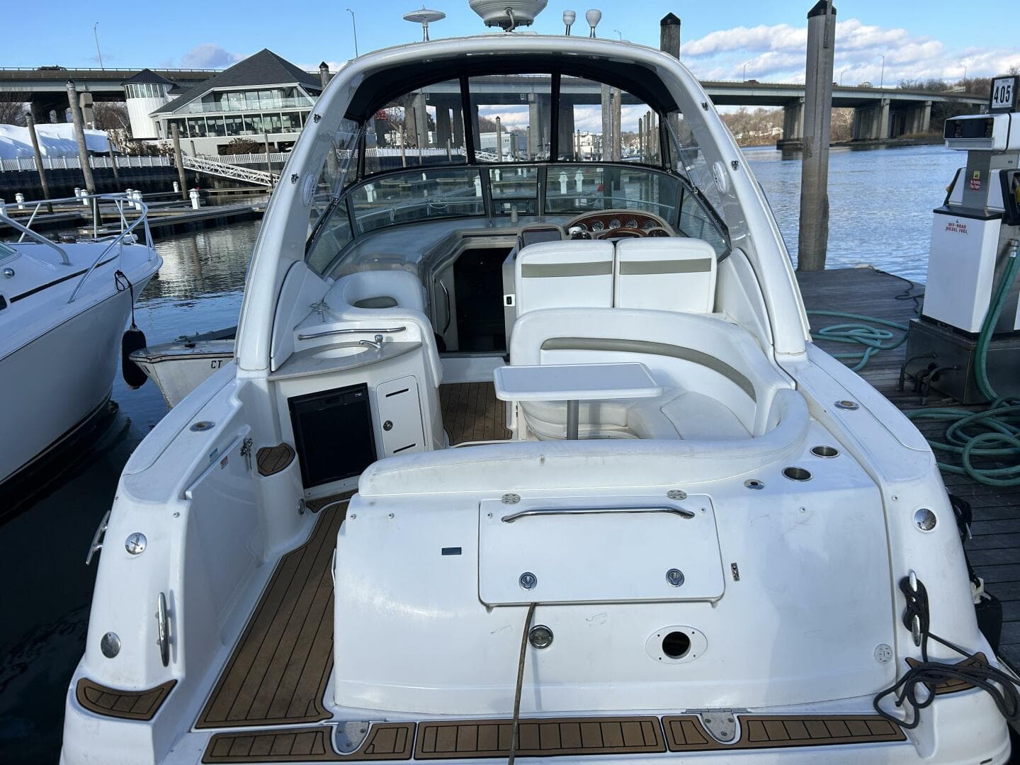2006 Sea Ray 320 Sundancer — photo 2
