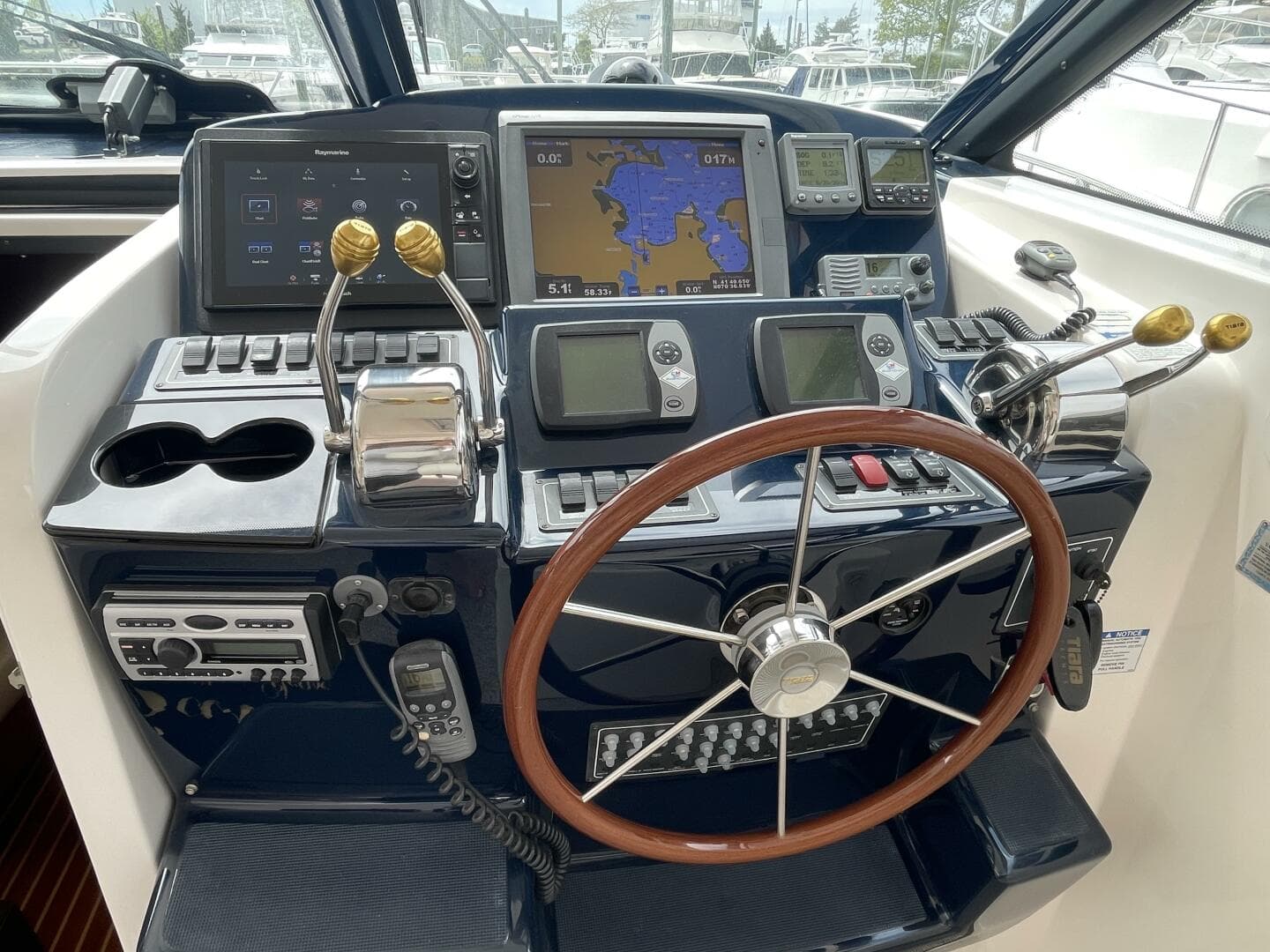 2009 Tiara Yachts 4200 Open — photo 36