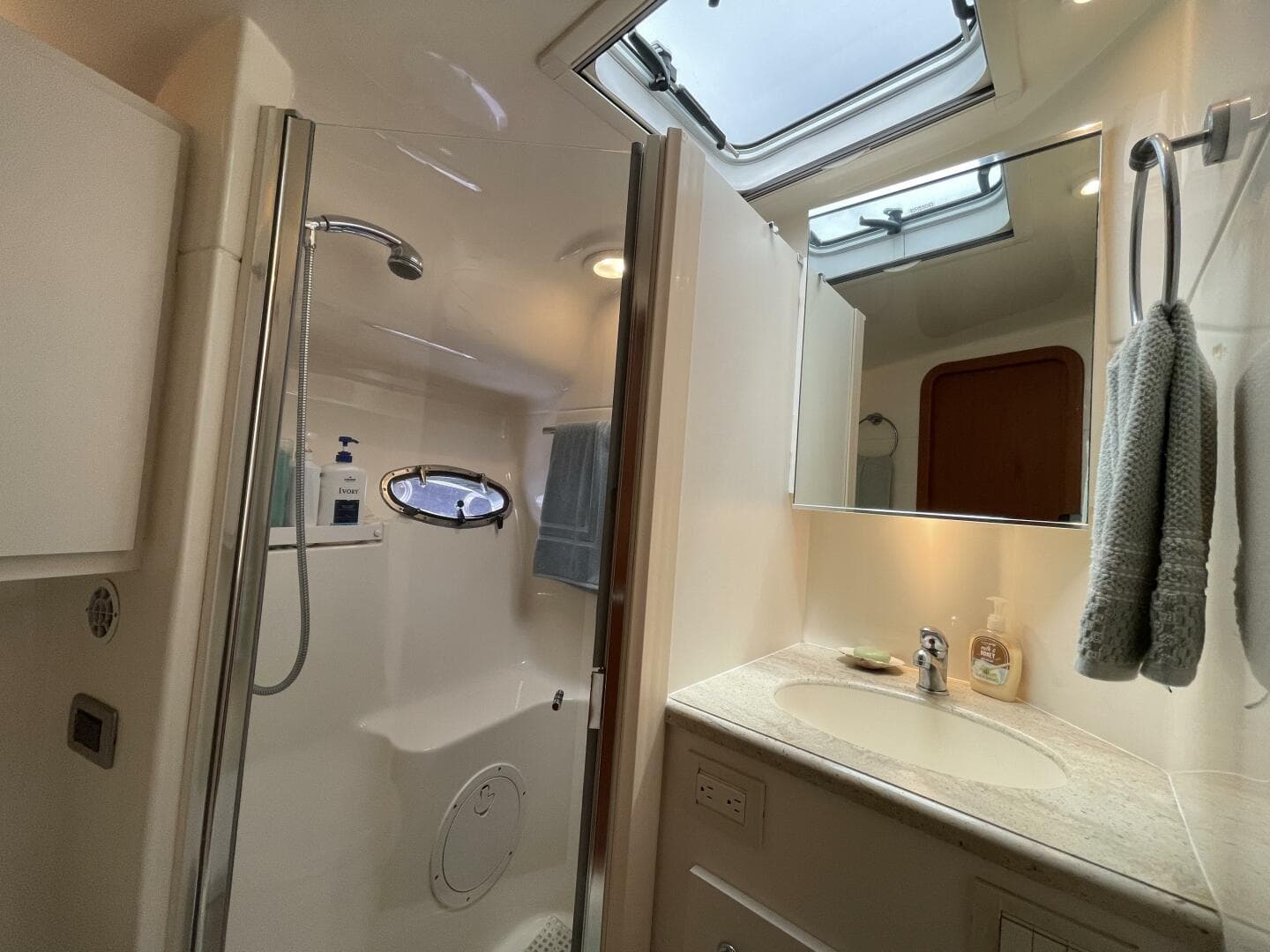 2009 Tiara Yachts 4200 Open — photo 65