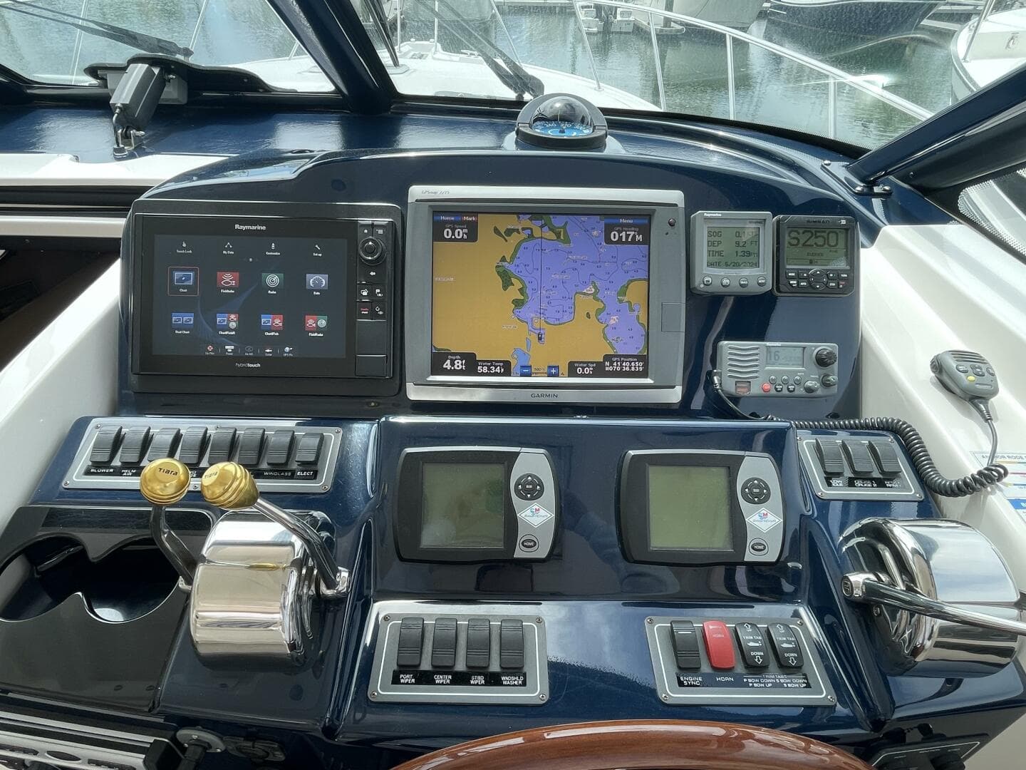 2009 Tiara Yachts 4200 Open — photo 37