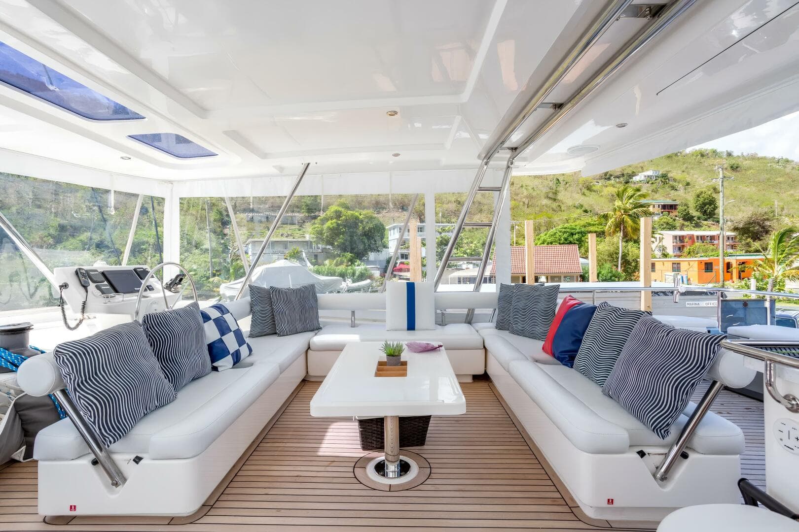 2014 Leopard 58 — photo 44