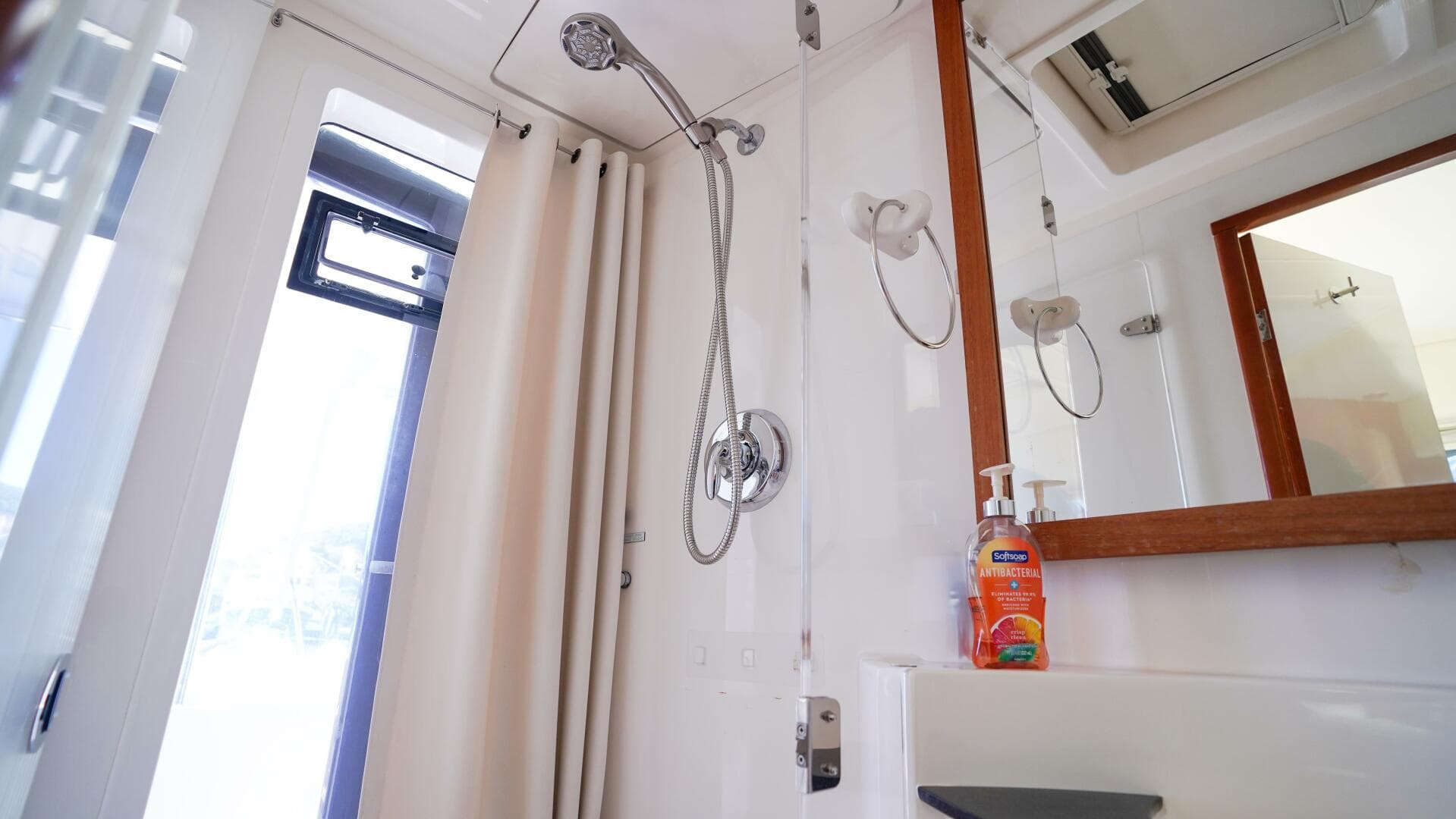 2014 Leopard 58 — photo 33