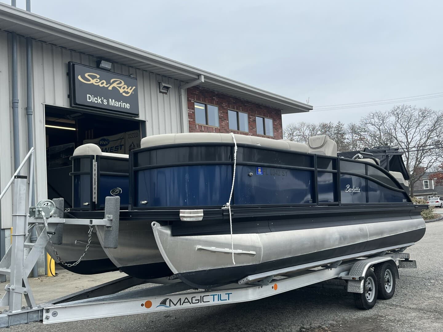 2021 Barletta Cabrio 22 Uc Tri-Toon — photo 1