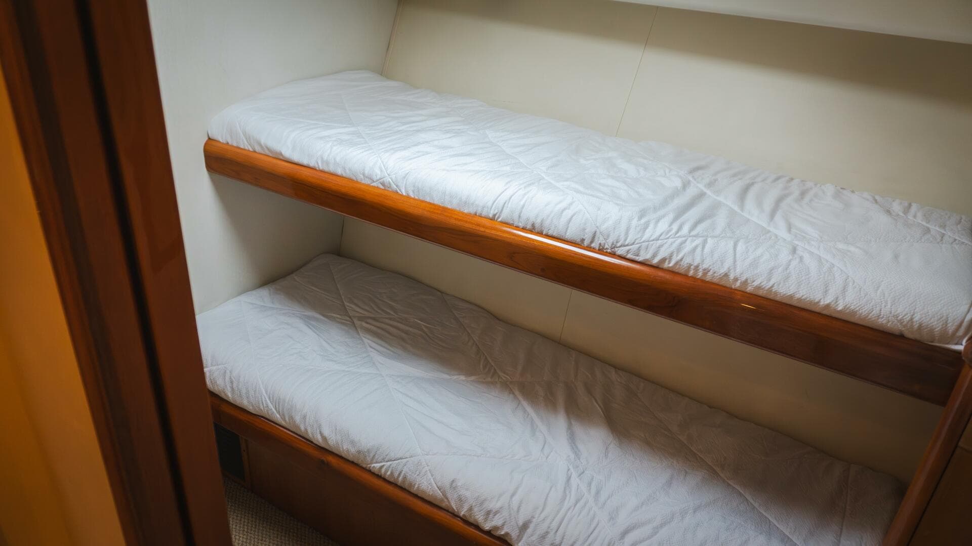 2000 Viking 55 Convertible — photo 14