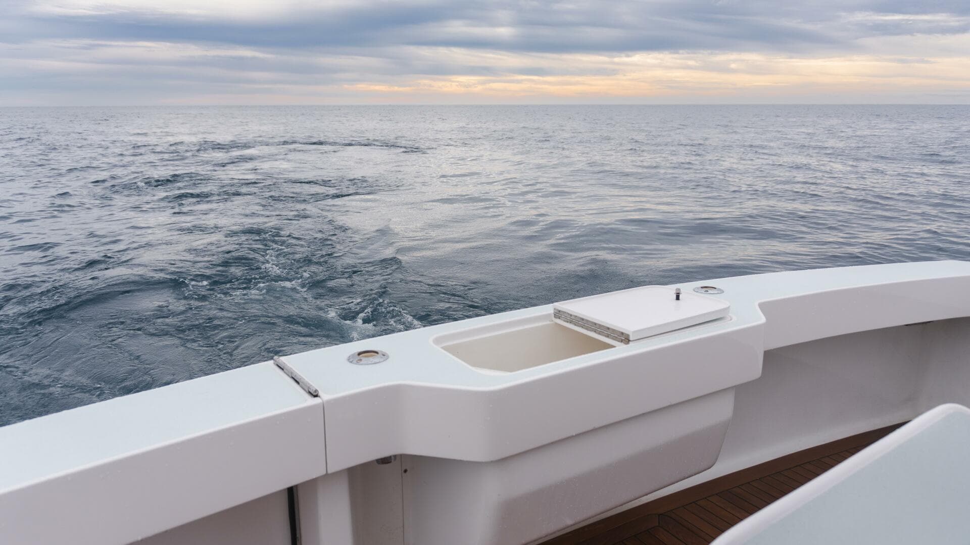 2000 Viking 55 Convertible — photo 19