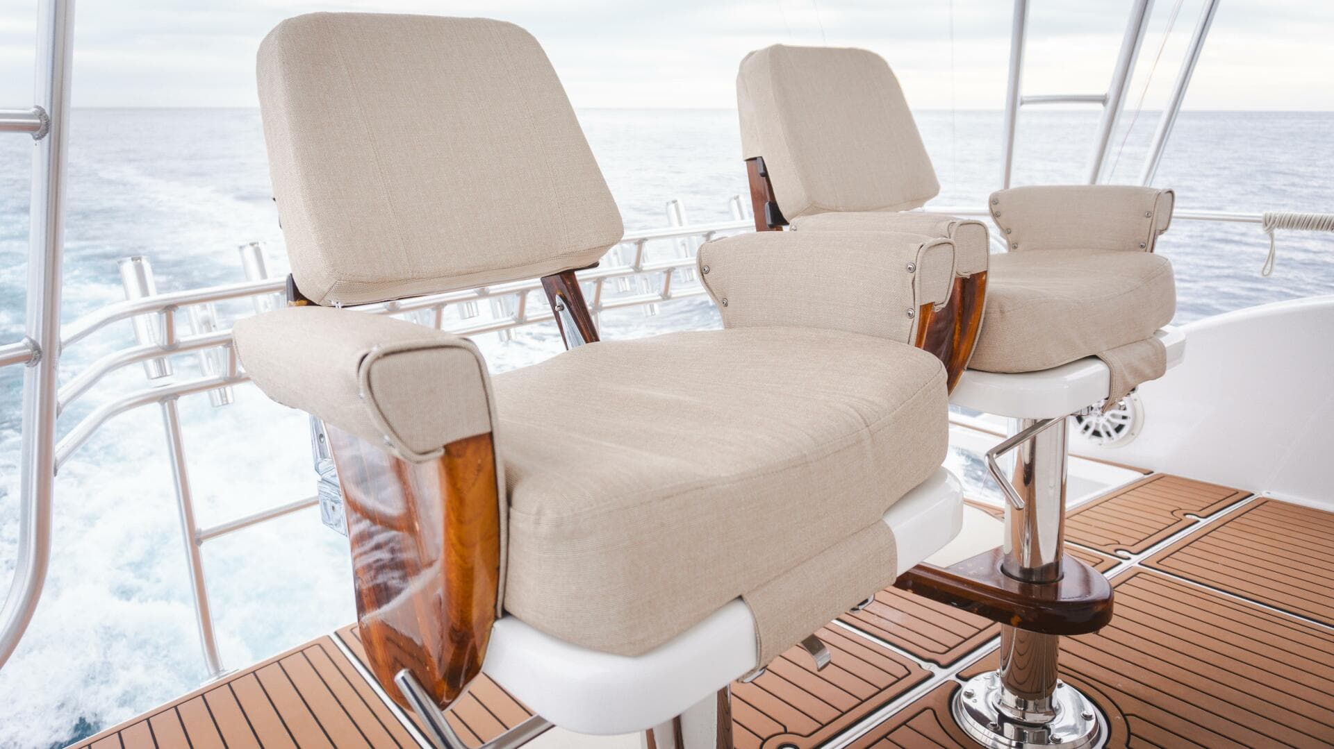 2000 Viking 55 Convertible — photo 23