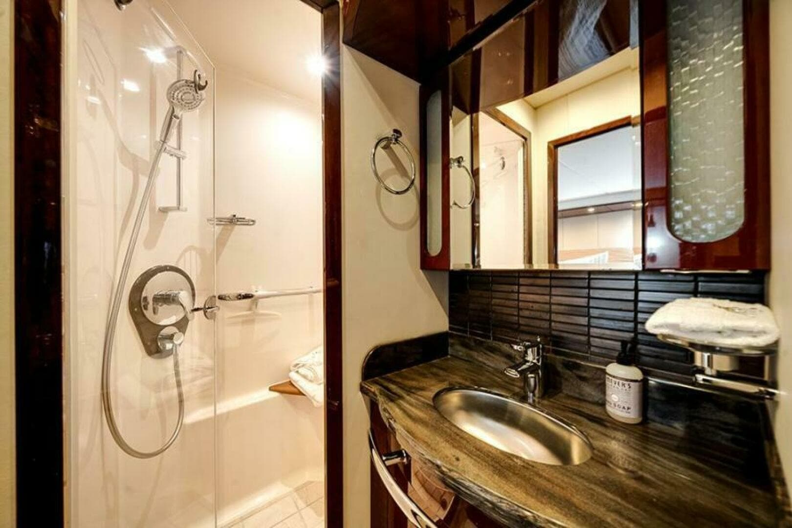 2012 Sea Ray 610 Sundancer — photo 38