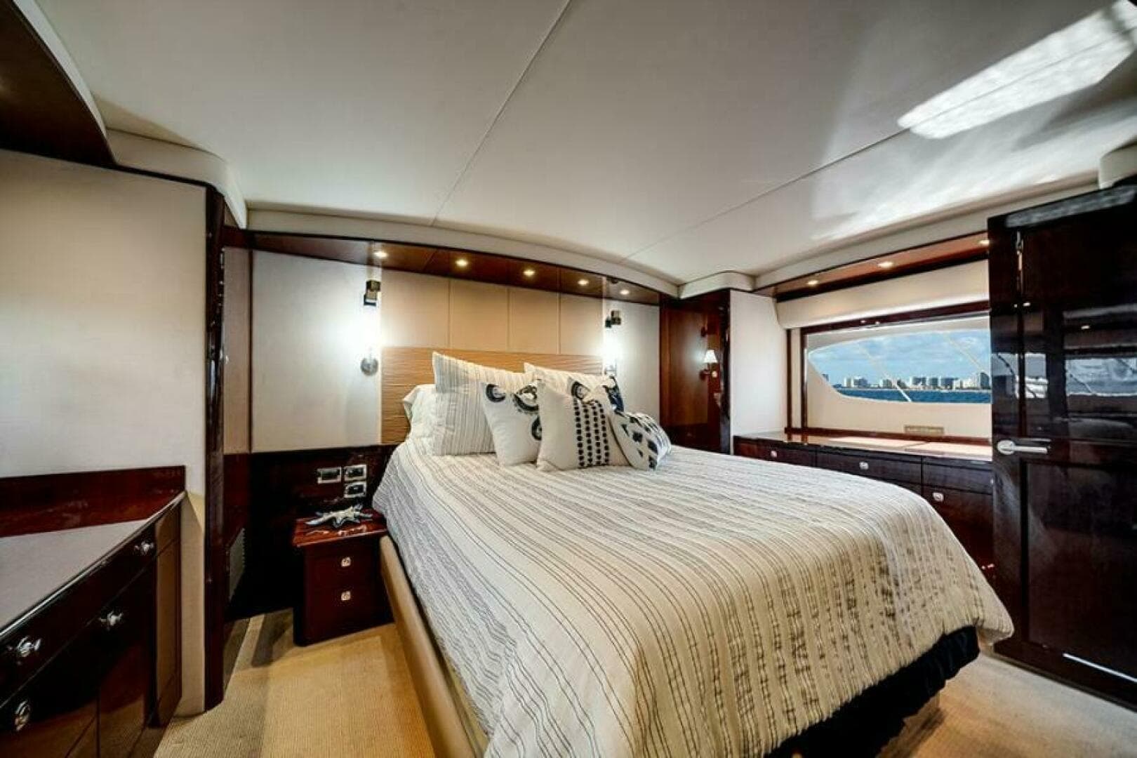 2012 Sea Ray 610 Sundancer — photo 33