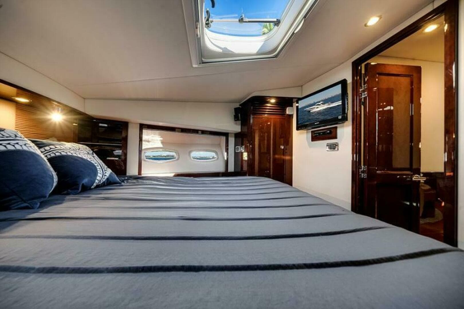 2012 Sea Ray 610 Sundancer — photo 41