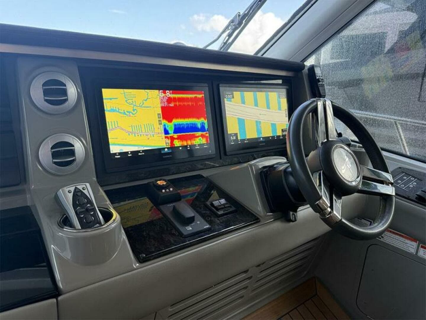 2012 Sea Ray 610 Sundancer — photo 22