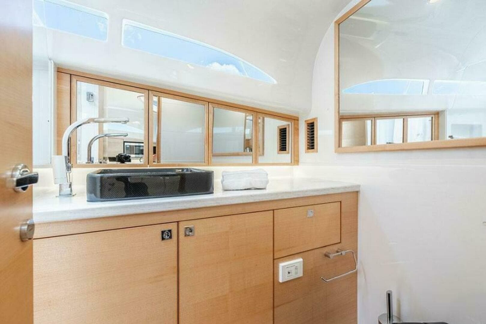 2019 Palm Beach Motor Yachts GT 50 — photo 44