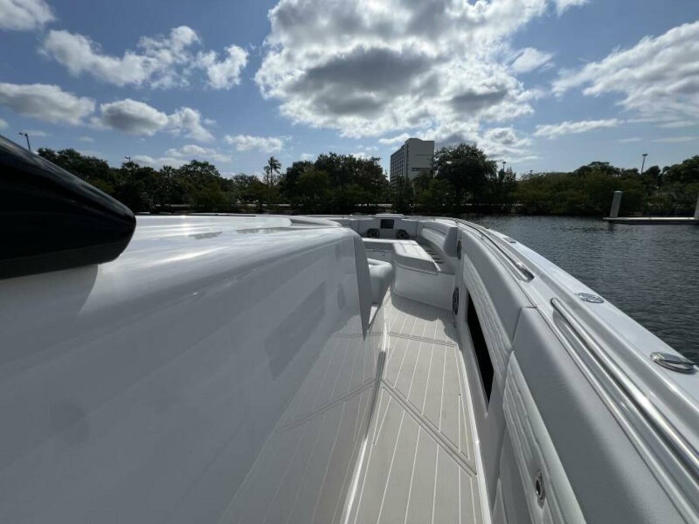 2025 Cigarette Nighthawk — photo 26