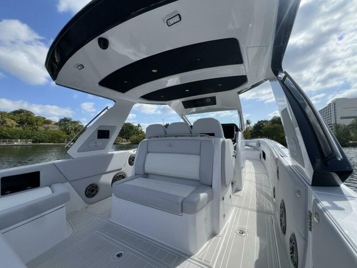 2025 Cigarette Nighthawk — photo 18