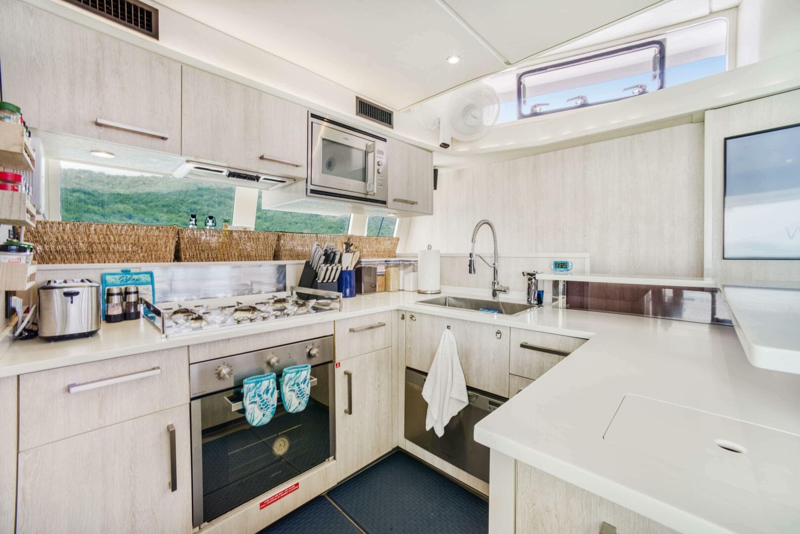 2016 Leopard 58 Catamaran — photo 51