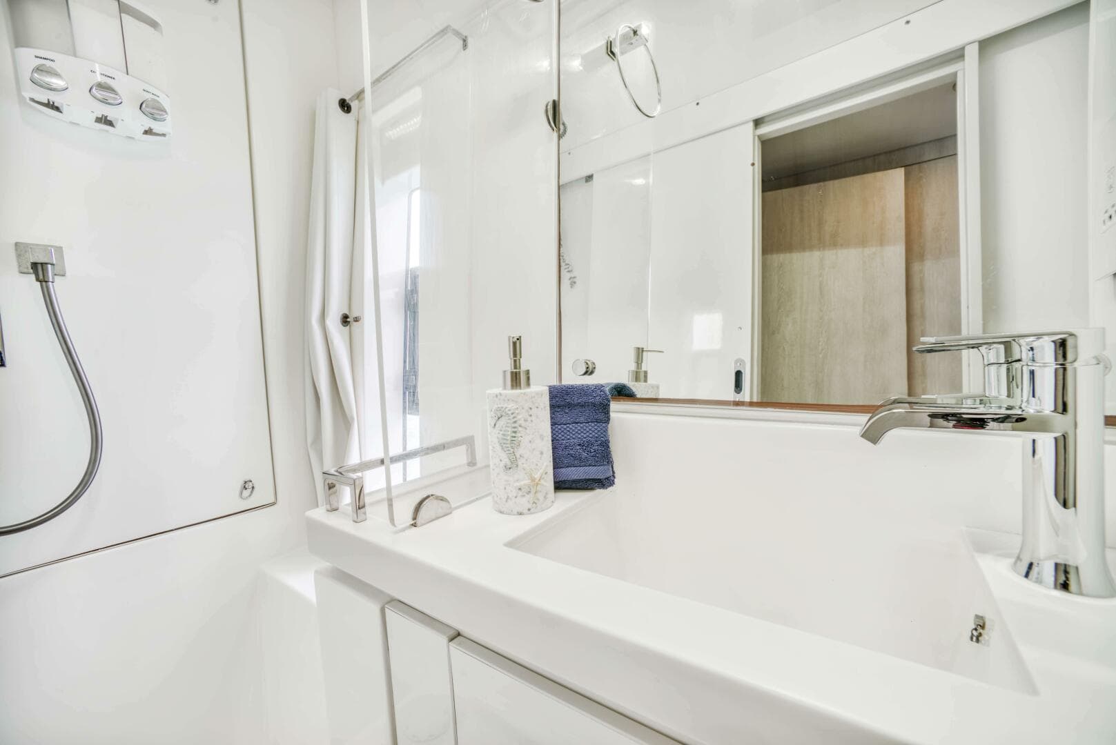 2016 Leopard 58 Catamaran — photo 38