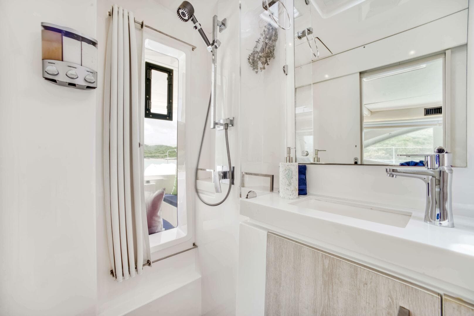 2016 Leopard 58 Catamaran — photo 42