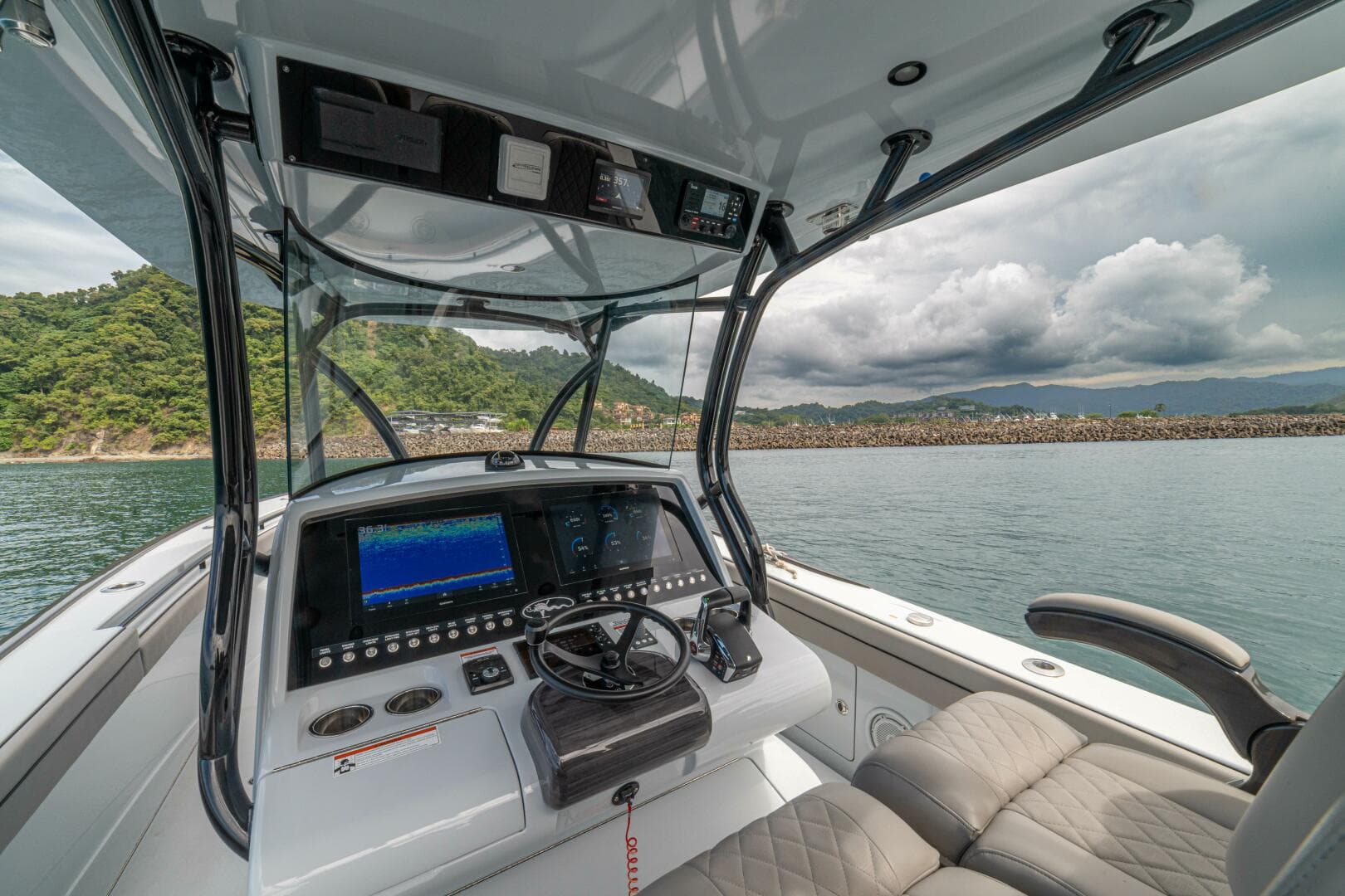 2024 Valhalla Boatworks V-33 — photo 2