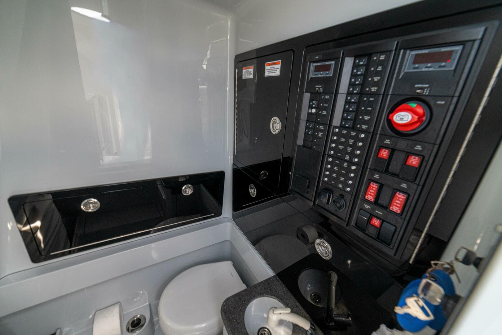 2024 Valhalla Boatworks V-33 — photo 32